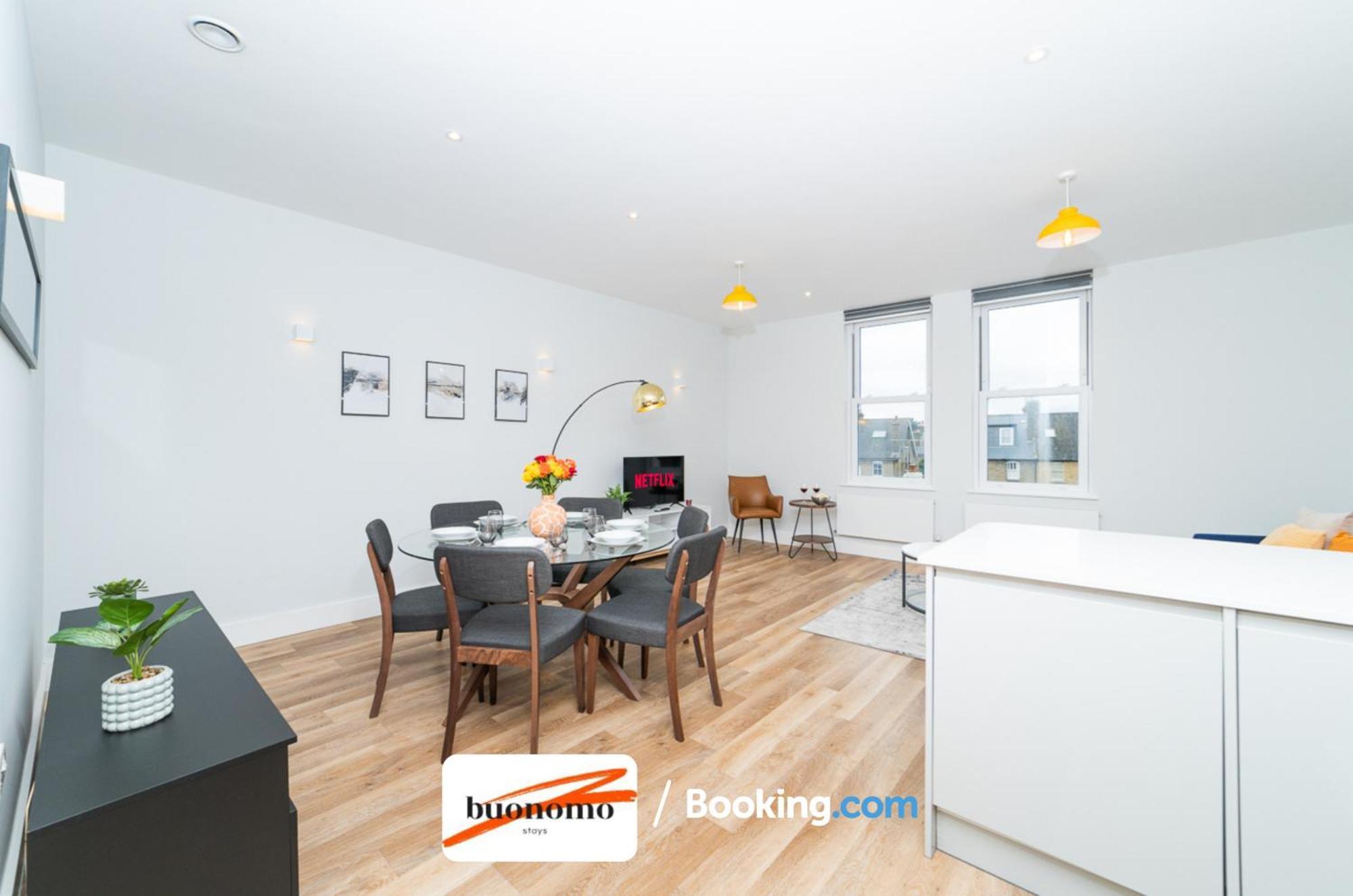 לונדון Two Bedroom Apartment At Buonomo Stays Short Lets & Serviced Accommodation Close To Wimbledon Tennis Courts מראה חיצוני תמונה