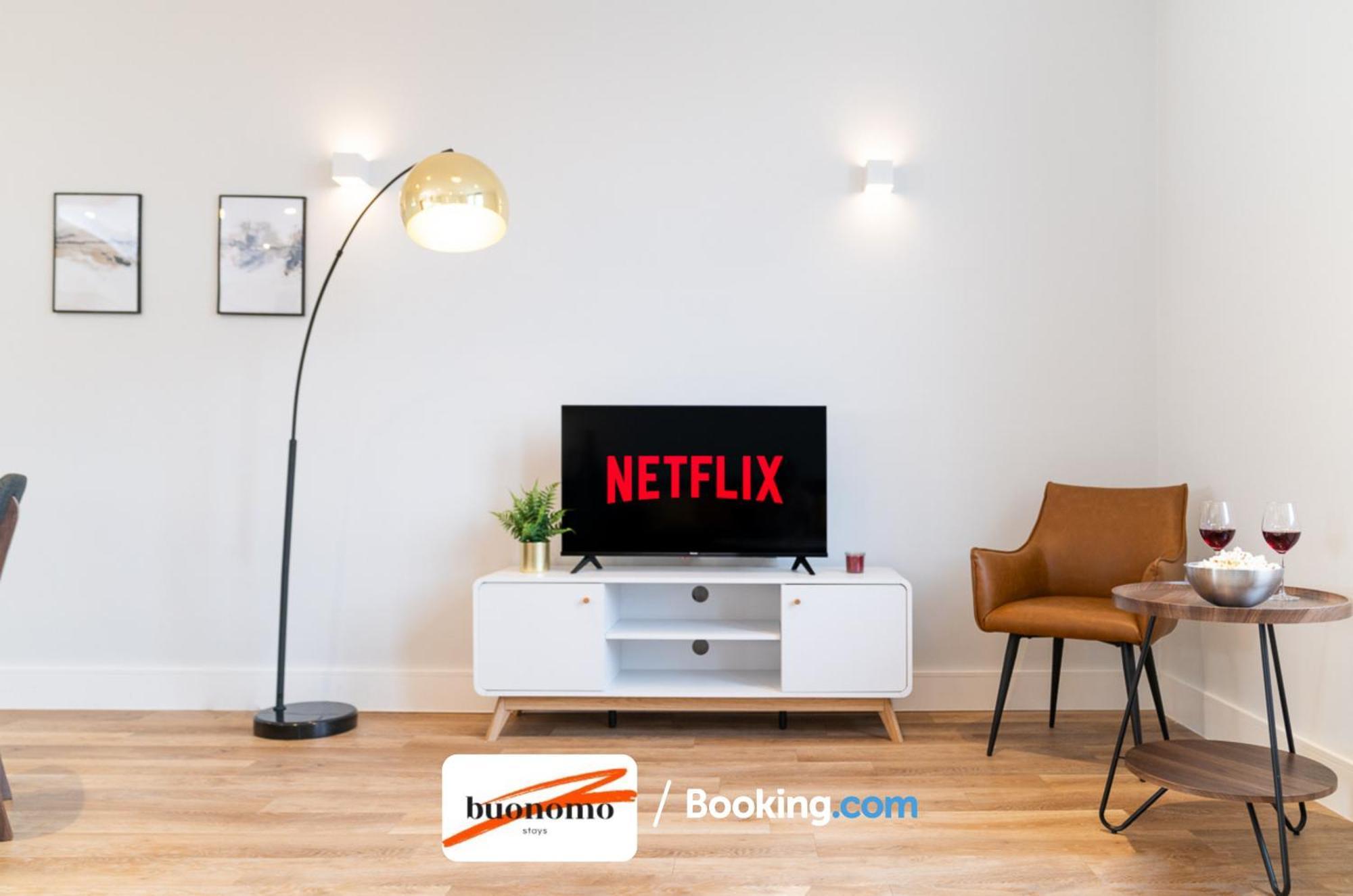 לונדון Two Bedroom Apartment At Buonomo Stays Short Lets & Serviced Accommodation Close To Wimbledon Tennis Courts מראה חיצוני תמונה