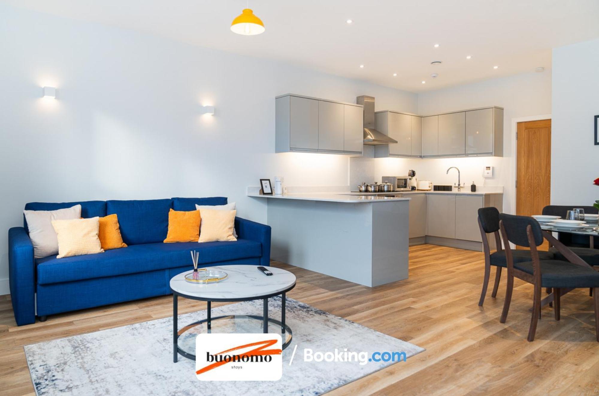 לונדון Two Bedroom Apartment At Buonomo Stays Short Lets & Serviced Accommodation Close To Wimbledon Tennis Courts מראה חיצוני תמונה