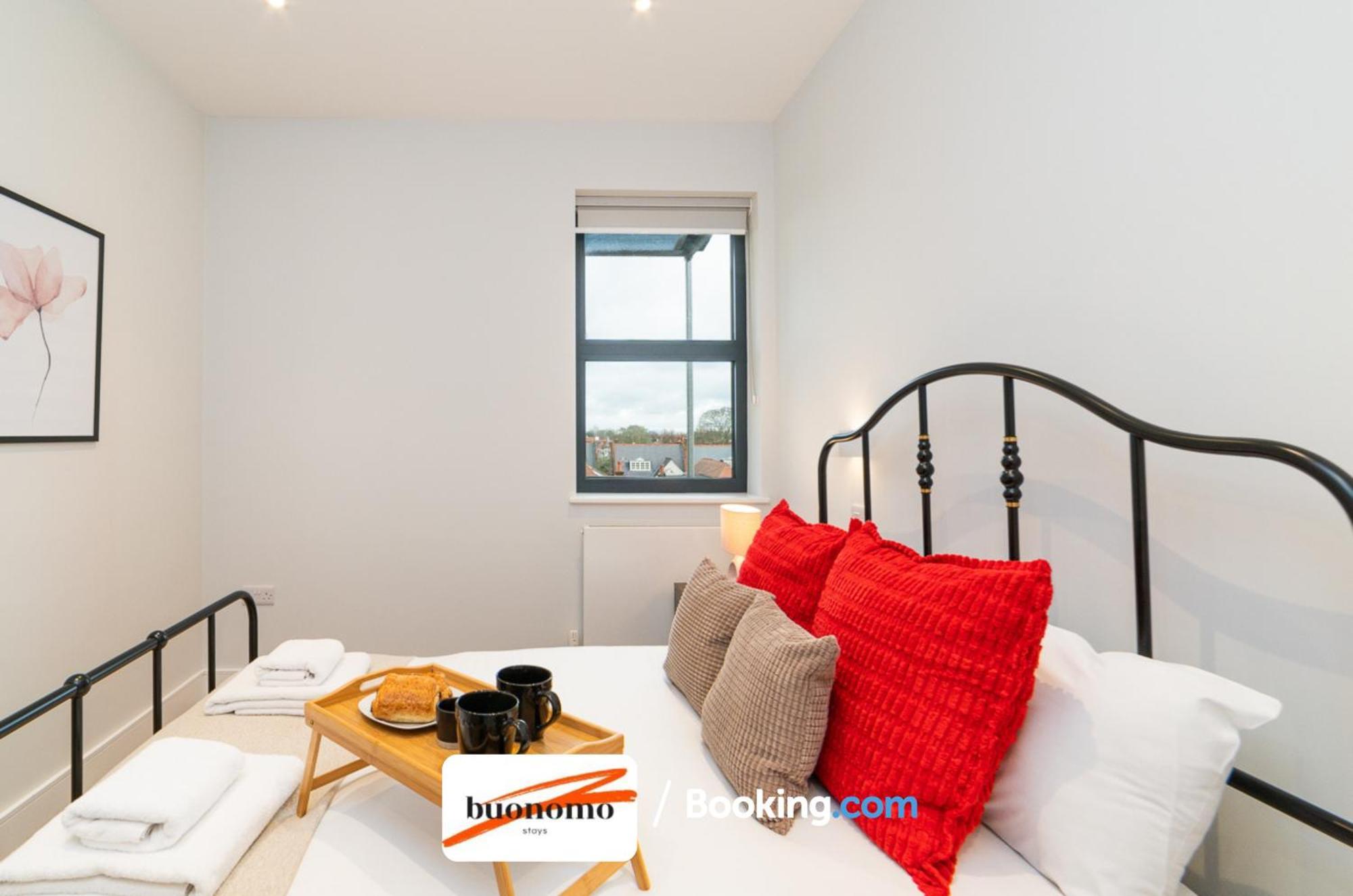 לונדון Two Bedroom Apartment At Buonomo Stays Short Lets & Serviced Accommodation Close To Wimbledon Tennis Courts מראה חיצוני תמונה