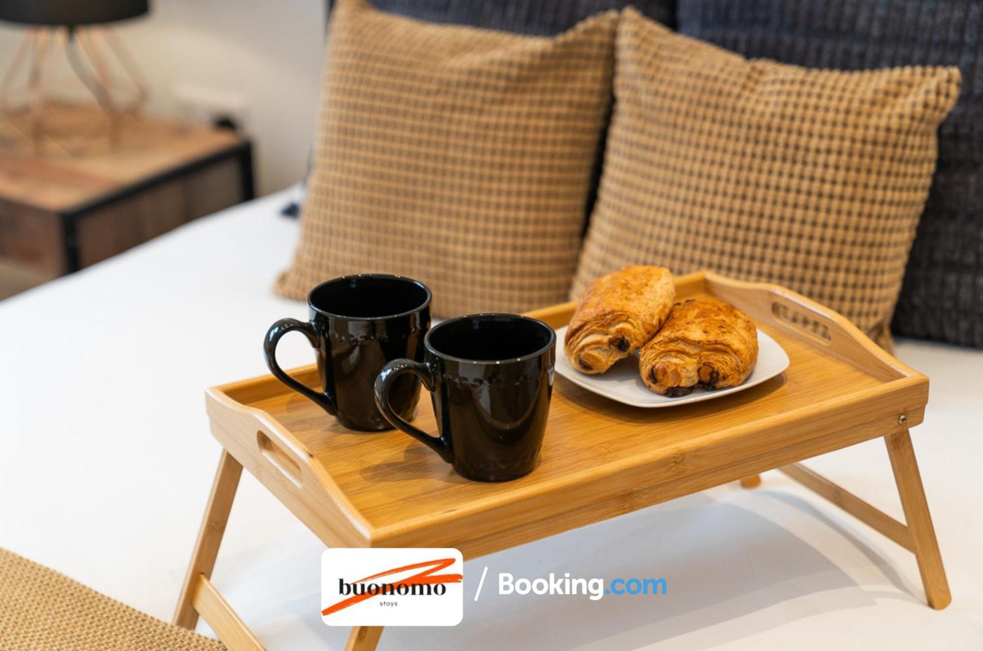 לונדון Two Bedroom Apartment At Buonomo Stays Short Lets & Serviced Accommodation Close To Wimbledon Tennis Courts מראה חיצוני תמונה
