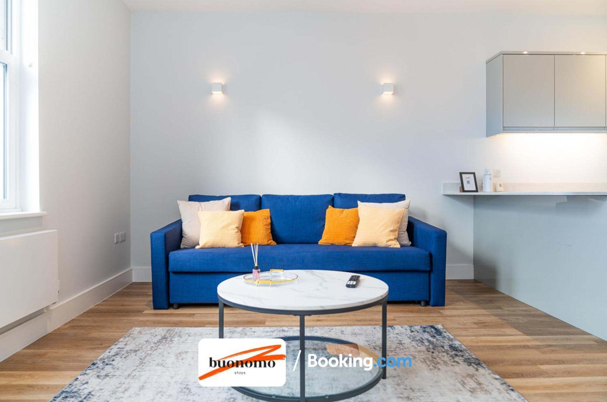 לונדון Two Bedroom Apartment At Buonomo Stays Short Lets & Serviced Accommodation Close To Wimbledon Tennis Courts מראה חיצוני תמונה