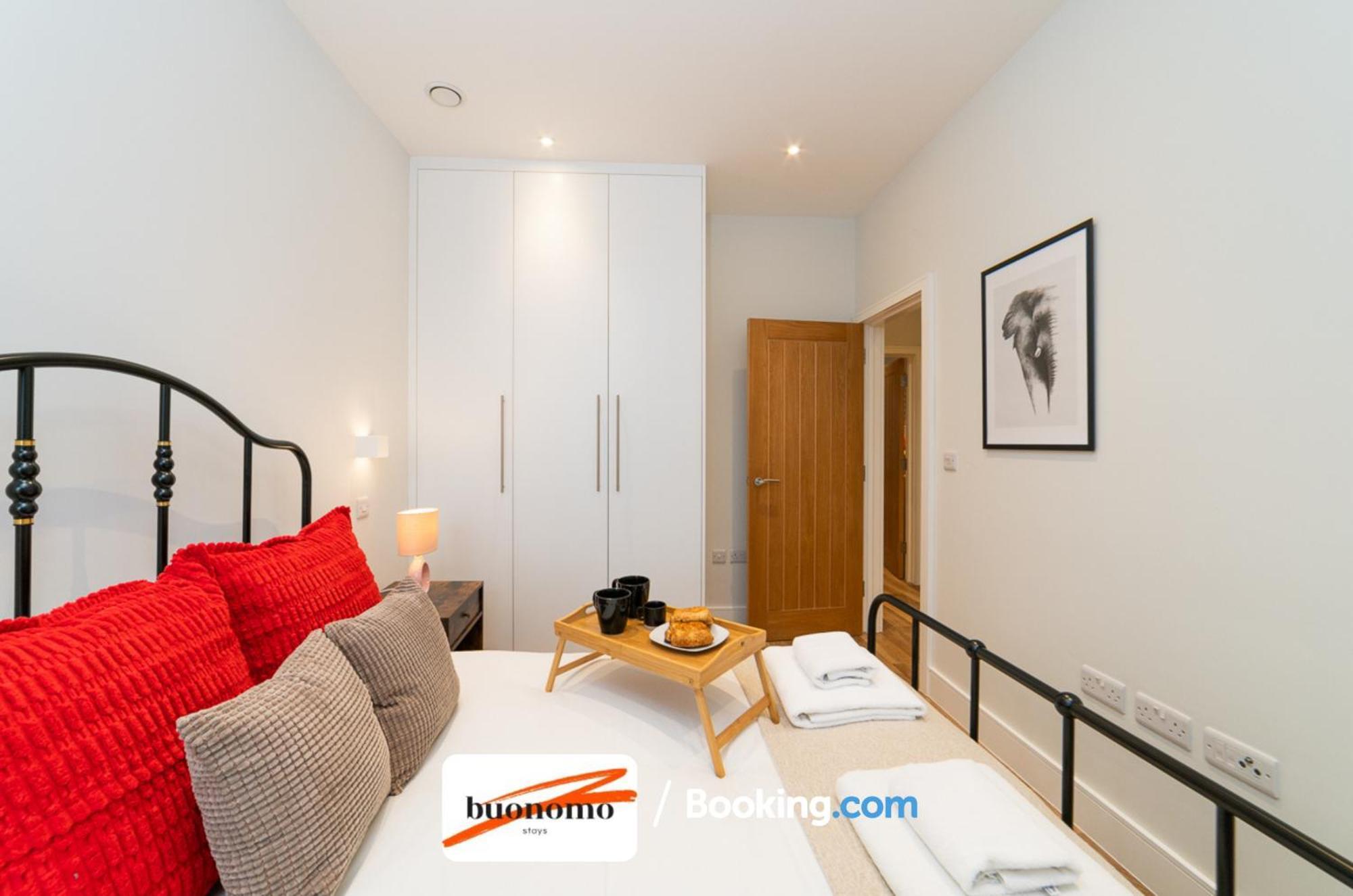לונדון Two Bedroom Apartment At Buonomo Stays Short Lets & Serviced Accommodation Close To Wimbledon Tennis Courts מראה חיצוני תמונה