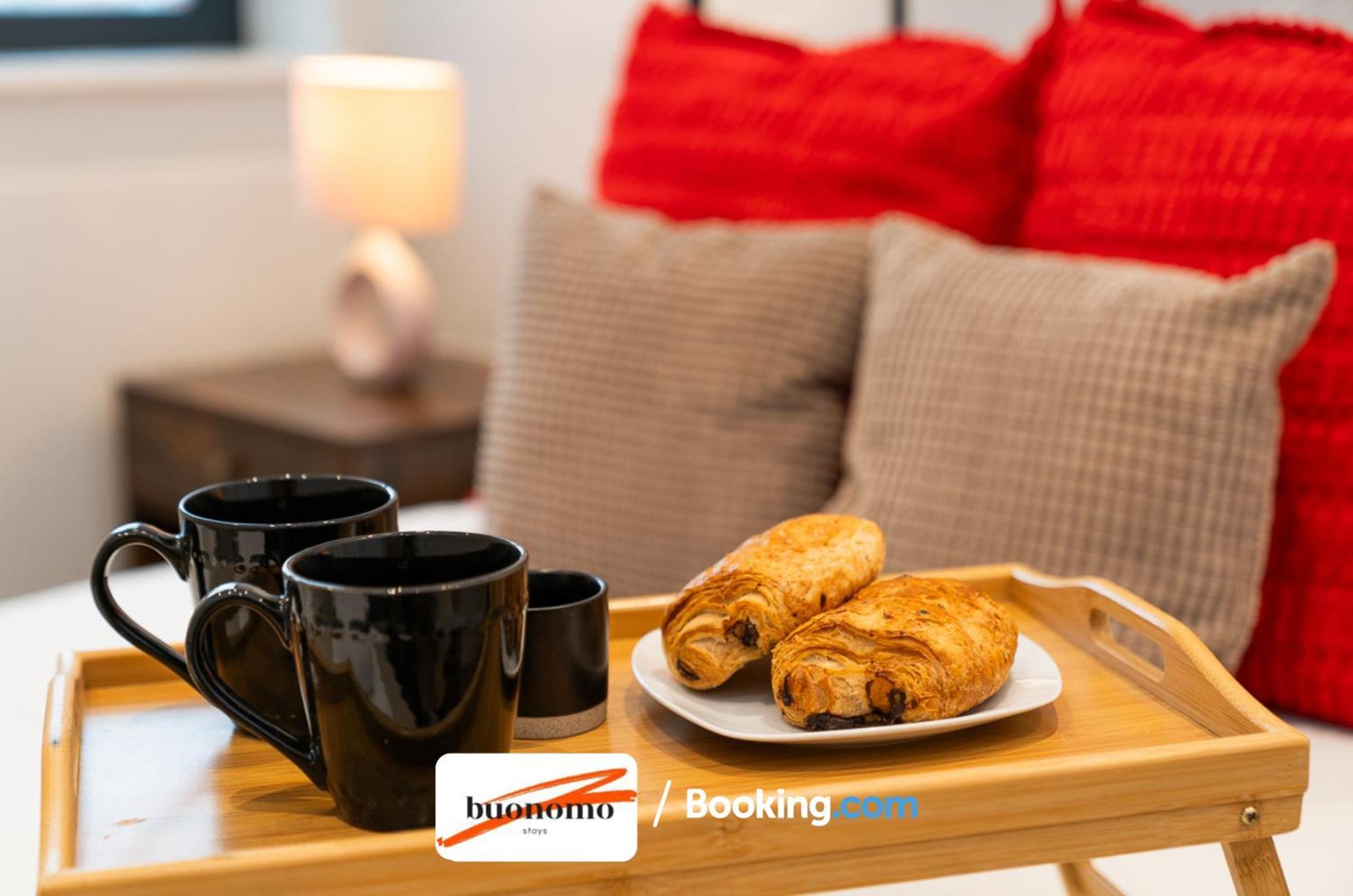 לונדון Two Bedroom Apartment At Buonomo Stays Short Lets & Serviced Accommodation Close To Wimbledon Tennis Courts מראה חיצוני תמונה