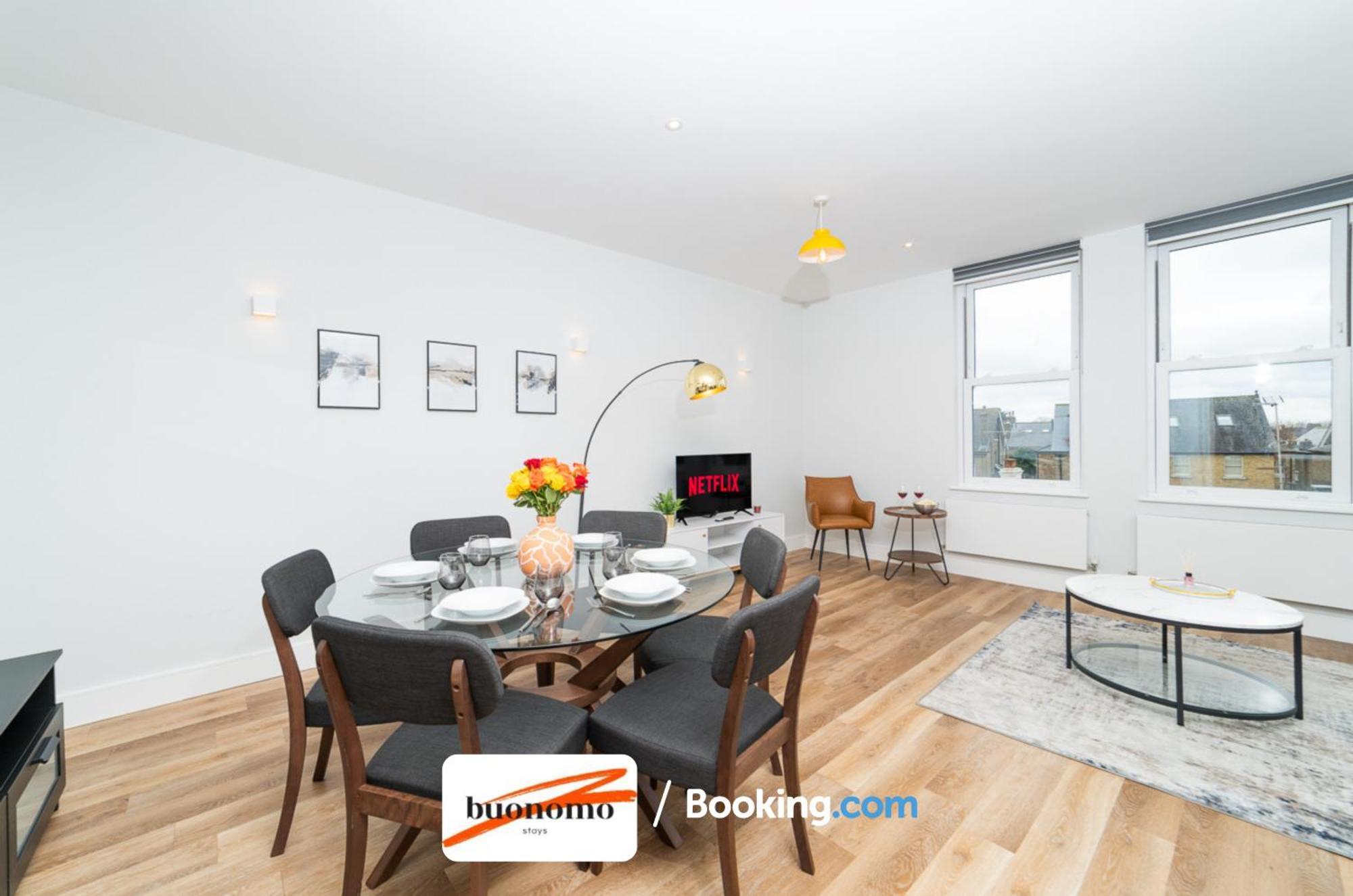 לונדון Two Bedroom Apartment At Buonomo Stays Short Lets & Serviced Accommodation Close To Wimbledon Tennis Courts מראה חיצוני תמונה